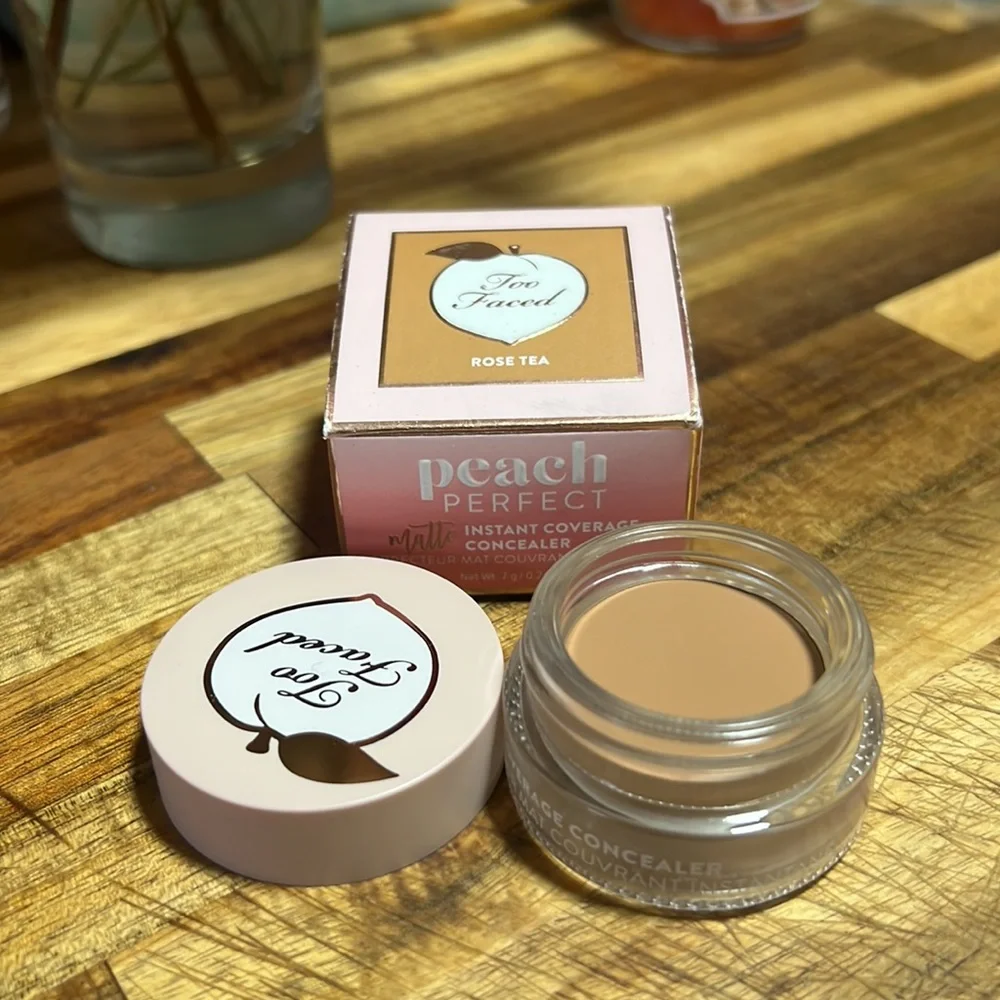💕🌙Rose Tea Too Faced Peach Perfect Concealer